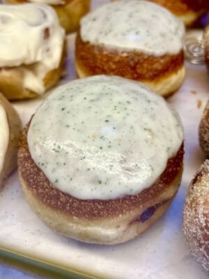 Bombolone higo y queso de cabra